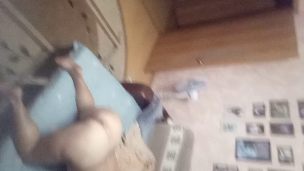 Порно видео ххх / Стоит показывая жопу.